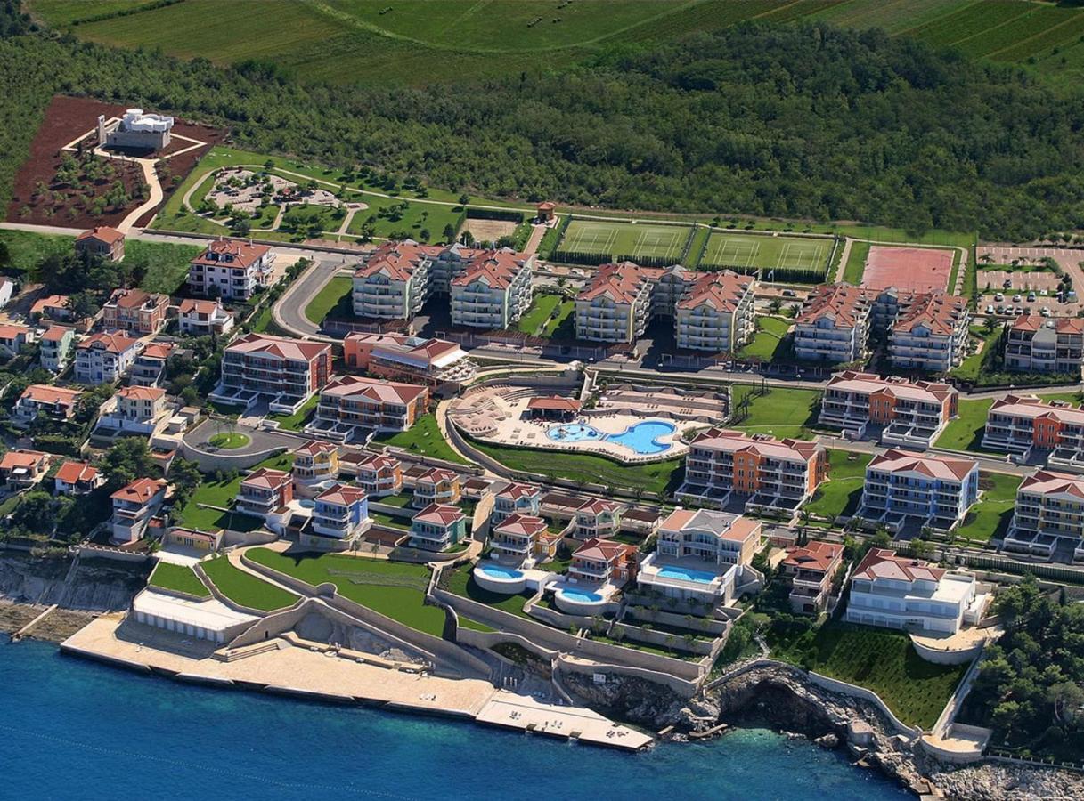 Apartment Family & Outside Pool & Sea View